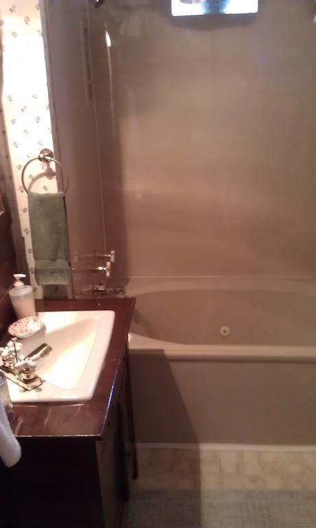 2439 Fairfield "A Bed And Breakfast" Shreveport Room photo